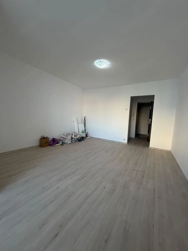 ✨ Vânzare Garsonieră Modernă, Renovată la Cheie – Parcul Titănel — fotografia 2