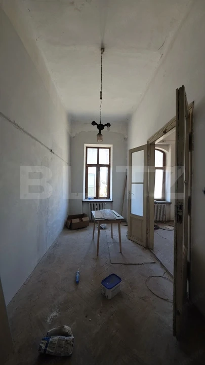 Apartament cu 2 camere, tavan înalt și potențial excelent de investitie — fotografia 3