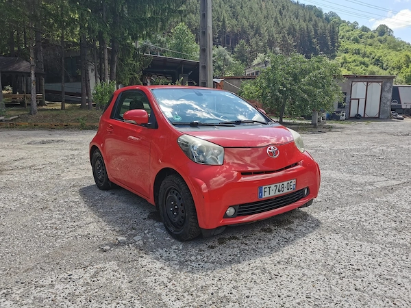 TOYOTA iQ