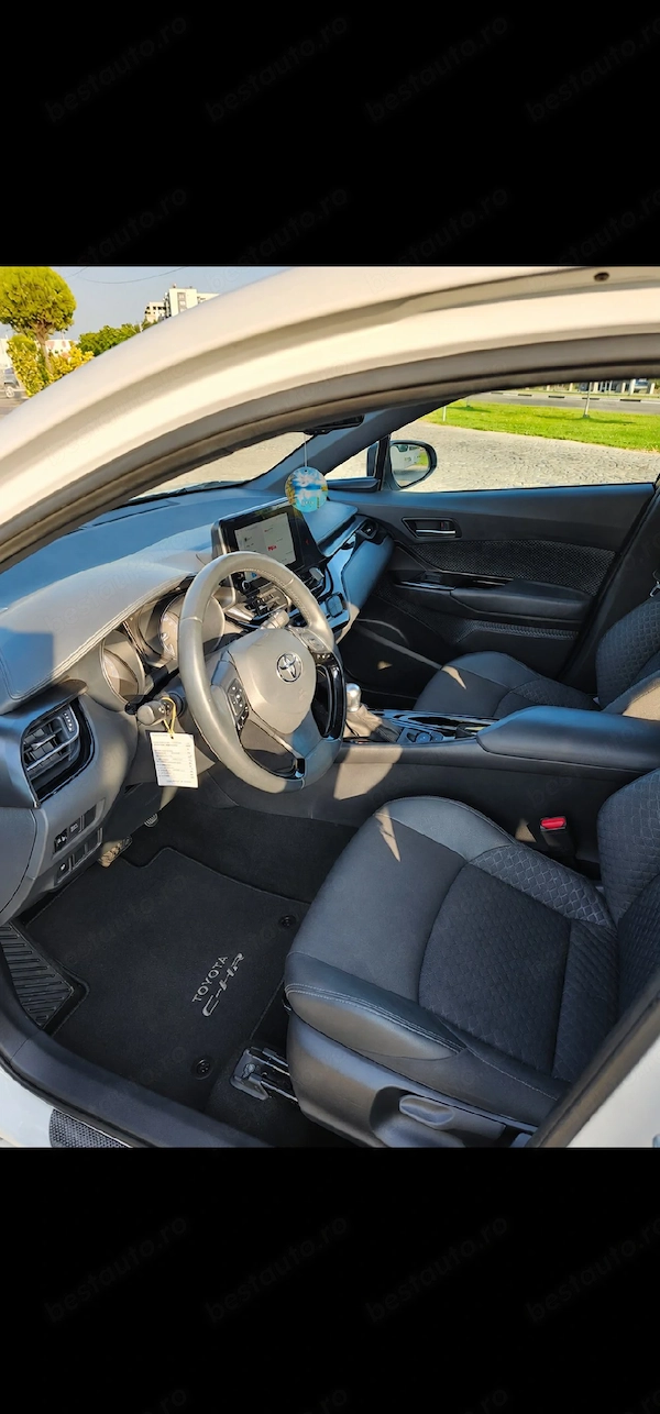 TOYOTA C-HR 2023 — imagine 3
