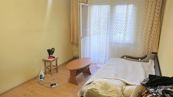 Vand apartament 3 camere semidecomandat in Deva, zona Micro 15, etaj 1, izolat exterior, apa trasa — fotografia 3