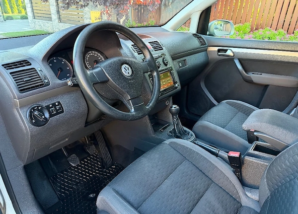 VOLKSWAGEN Touran 2009 — imagine 3