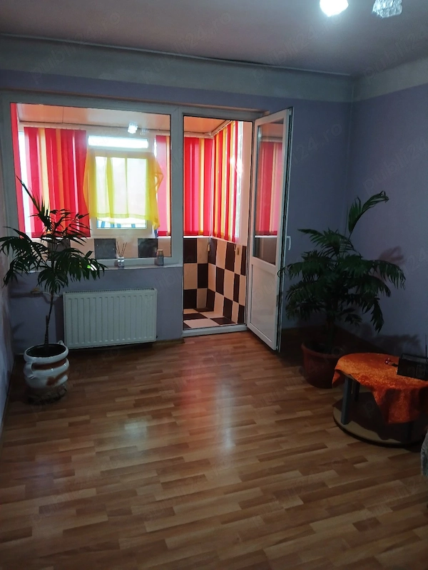 Vând garsoniera,str Traian — fotografia 1