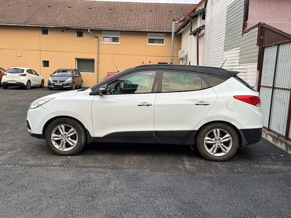 HYUNDAI ix35 2011 — imagine 2