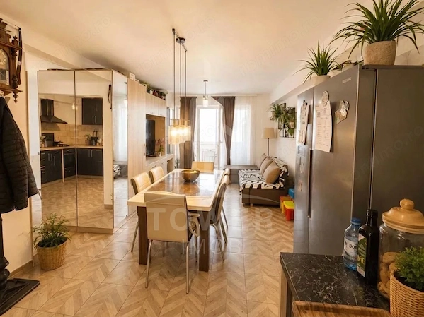 Apartament 3 camere cu 2 băi, 2 locuri de parcare și 2 balcoane — fotografia 1