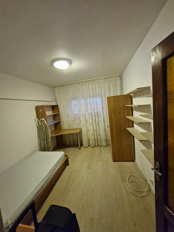 Inchiriez apartament cu 3 camere Rovine Profi — fotografia 1