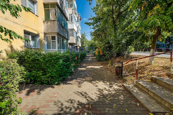 3 camere decomandat, etaj 1, două balcoane — fotografia 1