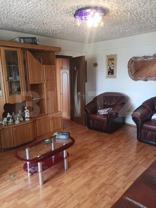 Apartament cu 2 camere, 55 mp, balcon închis și centrală proprie – mobilat — fotografia 1