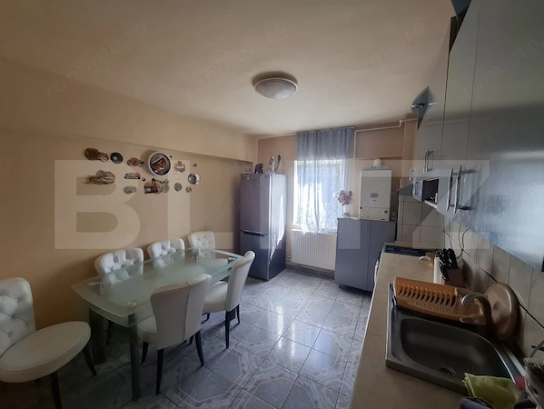 Apartament de vanzare ,2 camere,59.85mp,zona micro 16 — fotografia 3