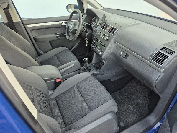VOLKSWAGEN Touran 2011 — imagine 3
