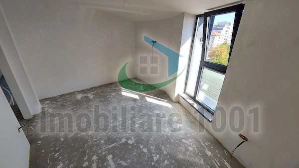 Apartament cu 3 camere, imobil nou, mansarda, zona centrala — fotografia 3