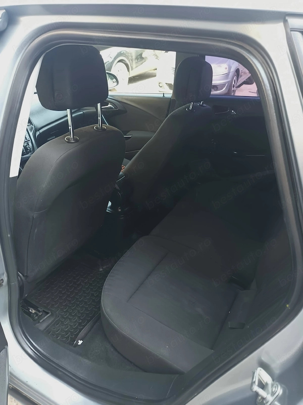 OPEL Astra 2011 — imagine 8