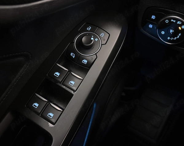 FORD Focus 2023 — imagine 8