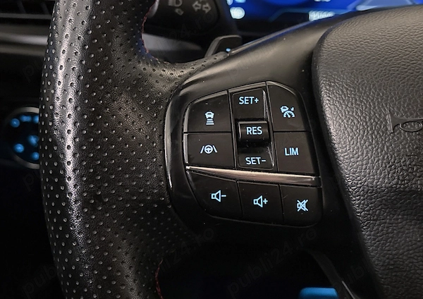 FORD Focus 2023 — imagine 6