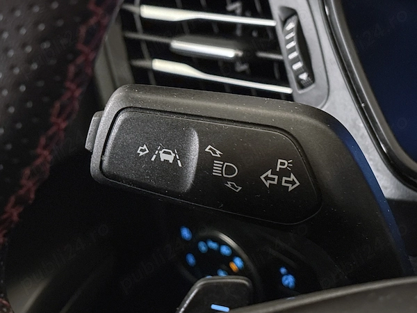 FORD Focus 2023 — imagine 10