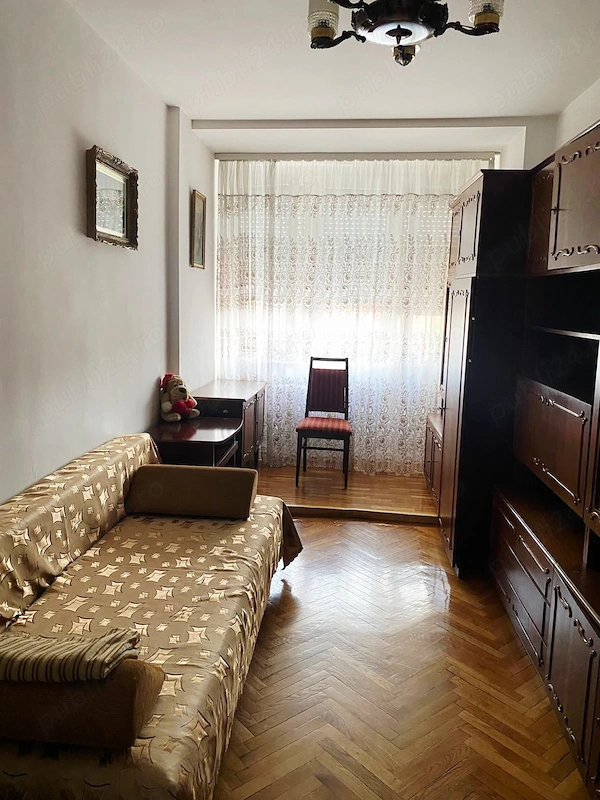 Proprietar Închiriez apartament cu 3 camere în Oradea, zona Magheru Etajul 1 — fotografia 3