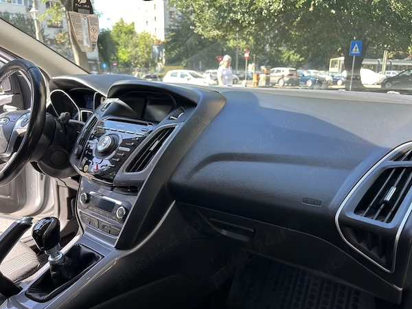 FORD Focus 2013 — imagine 6