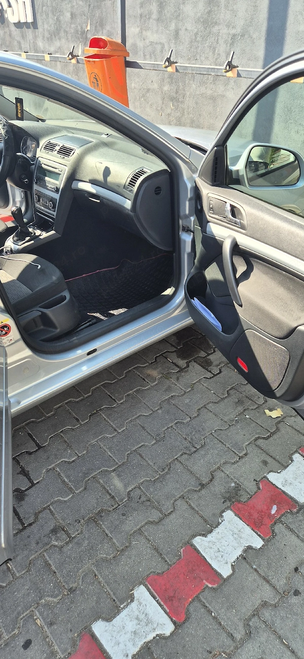 SKODA Octavia 2010 — imagine 7