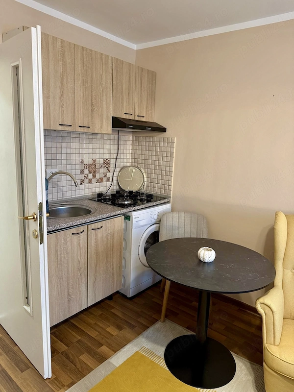 Proprietar vand Garsonieră complet renovată, zona Modern, lângă noul Campus UVT — fotografia 3