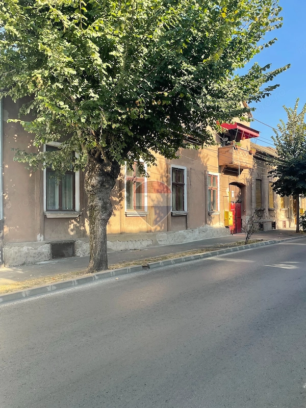 Apartament cu 1 camera de vânzare + boxa pe str George Cosbuc — fotografia 1