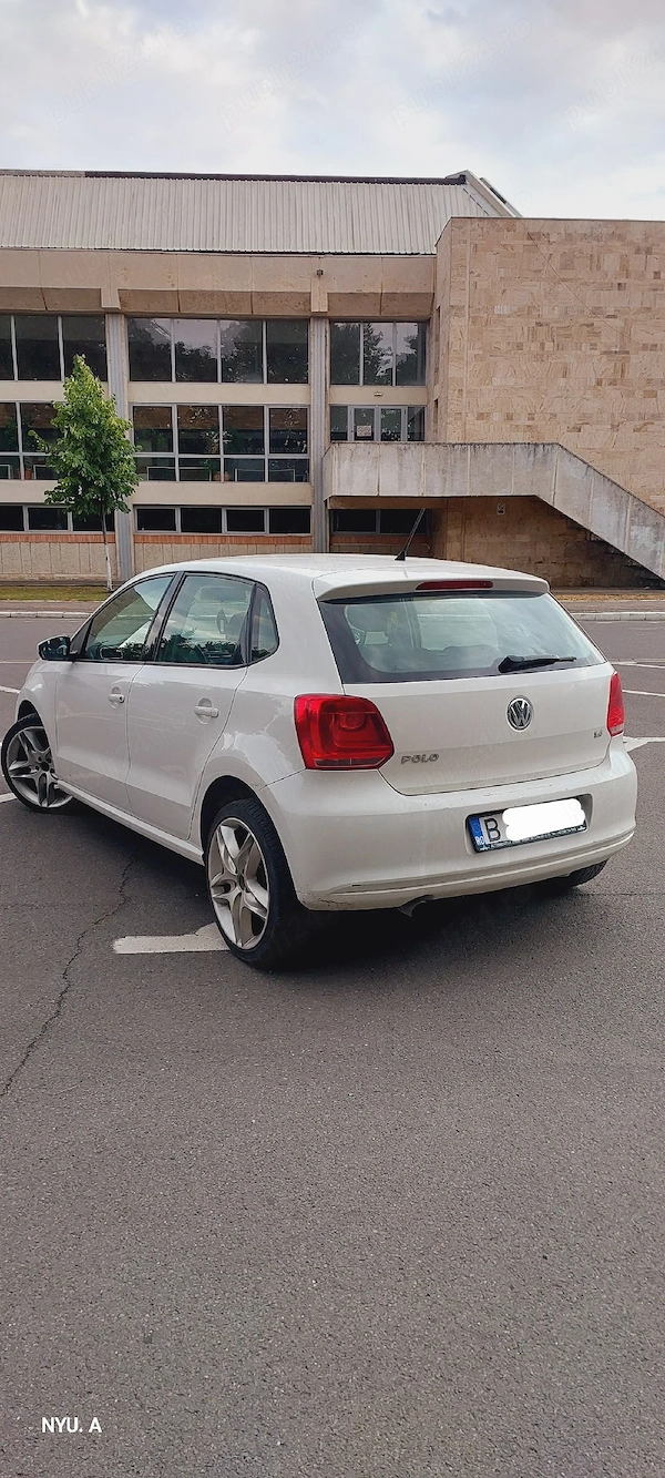 VOLKSWAGEN Polo