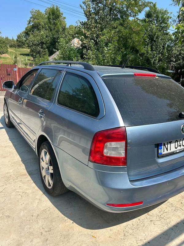 VOLKSWAGEN Golf 2011 — imagine 4