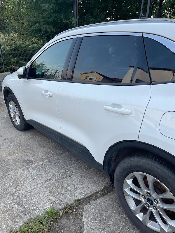 FORD Kuga 2023 — imagine 2