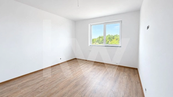 Apartament cu 3 camere și 2 băi, plus balcon — fotografia 3