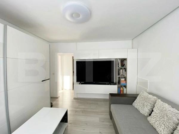 Apartament cu 3 camere decomandat. Etajul 1, bloc izolat. Zona Andrei Muresanu — fotografia 3