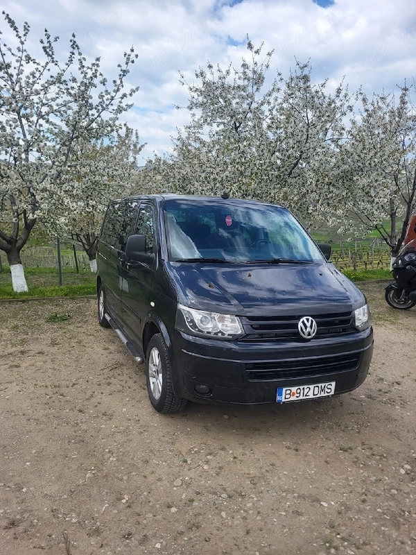 VOLKSWAGEN Multivan
