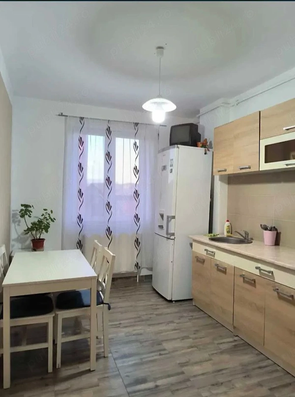 Inchiriez apartament cu 2 camere in zona centrala — fotografia 1