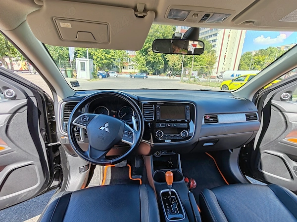 MITSUBISHI Outlander 2013 — imagine 2
