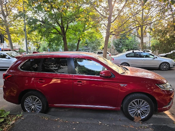 MITSUBISHI Outlander 2020 — imagine 3