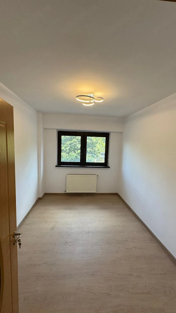 Vand apartament 3 camere decomandat si garaj, soseaua Bucuresti — fotografia 3