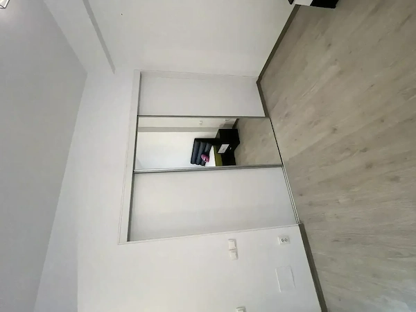 Proprietar inchiriez apartament cu 3 camere centrala loc parcare balcon Bloc NOU mobilat si utilat — fotografia 3