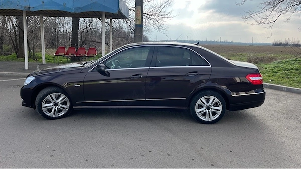 MERCEDES-BENZ E-Class 2011 — imagine 2
