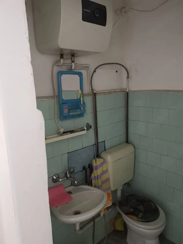 Vand garsoniera in Lugoj zona centrala et, 4, geam termopan, incalzire pe gaz, renovata pret 15000 e — fotografia 3
