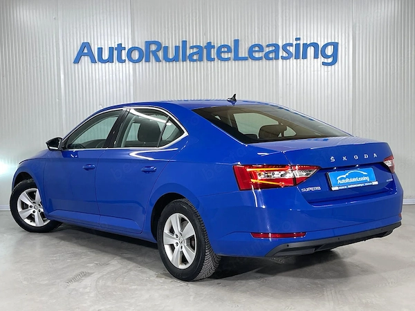 SKODA Superb 2023 — imagine 4