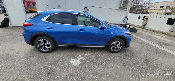 KIA Xceed 2023 — imagine 3