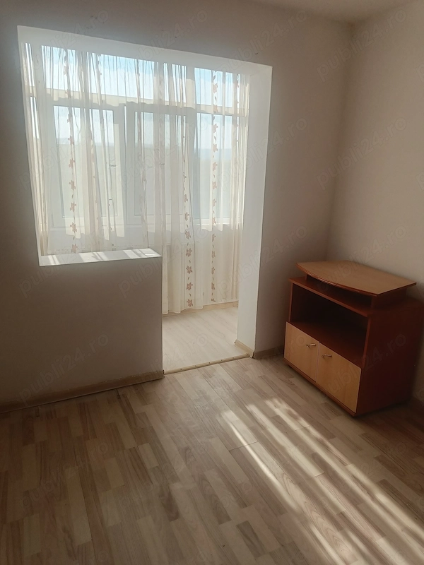 Persoană fizică închiriez apartament cu două camere zona Narcisa — fotografia 2
