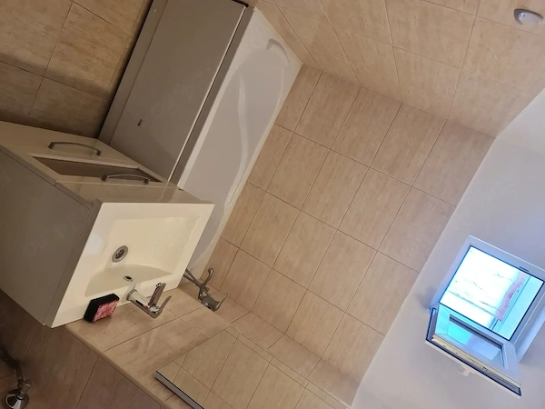 Ofer spre închiriere apartament 2 camere zona centrală — fotografia 2