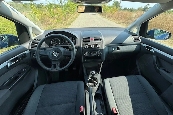 VOLKSWAGEN Touran 2011 — imagine 5