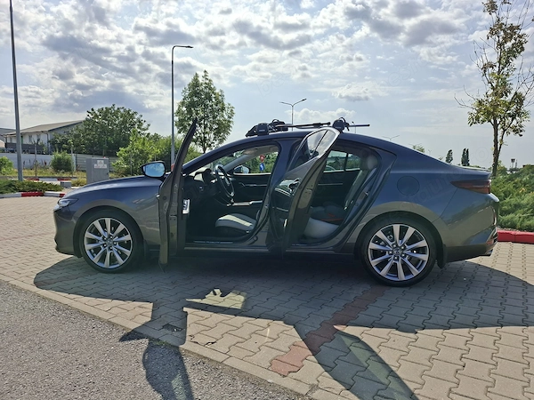 MAZDA 3 2020 — imagine 4