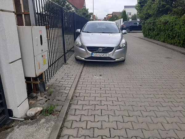 VOLVO V40 2013 — imagine 10