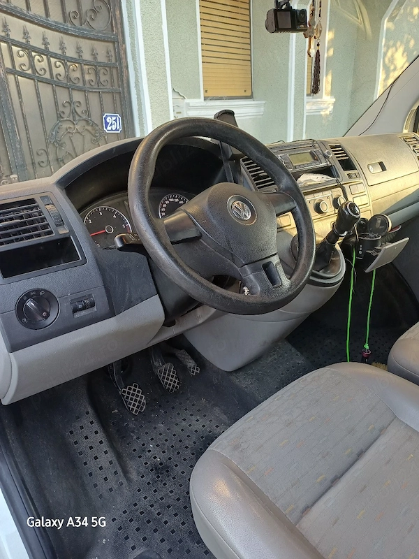 VOLKSWAGEN Multivan 2010 — imagine 5