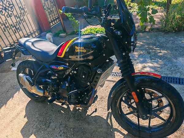 Vând Royal Enfield Guerrilla 450,garantie