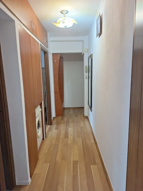 Inchiriez apartament 2 camere mobilat si utilat PLOIESTI zona Mihai Bravu, banca ING piata — fotografia 3