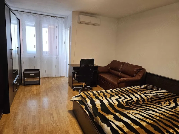 garsoniera dristor-metrou la scara blocului — fotografia 1