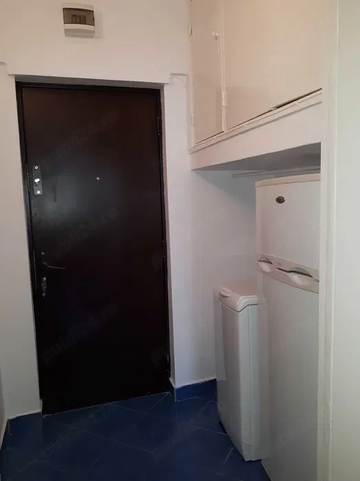 garsoniera dristor-metrou la scara blocului — fotografia 3