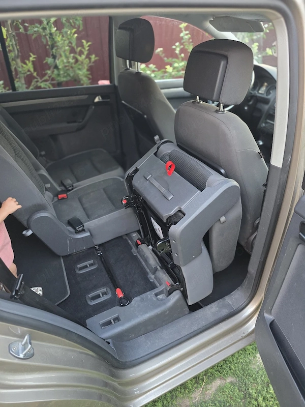 VOLKSWAGEN Touran 2014 — imagine 4